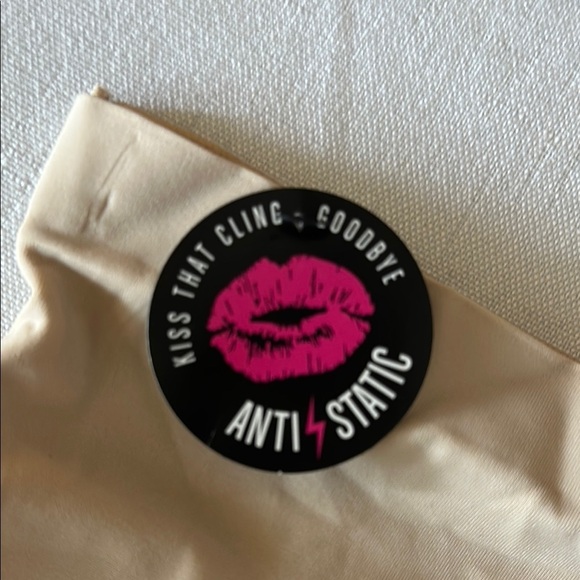 Maidenform High Waist Light Shapewear - Picture 4 of 5